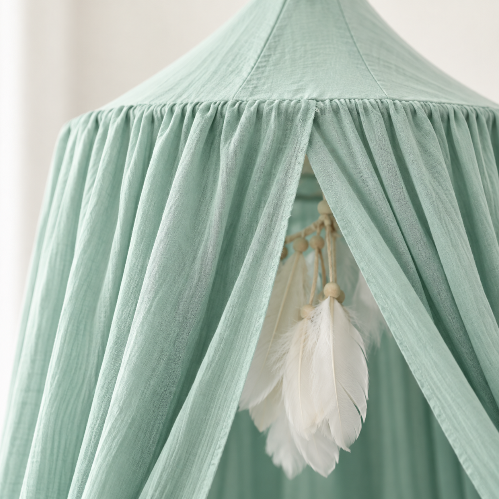 Ciel de Lit Enfant Vert Sauge en Voilage avec Plumes